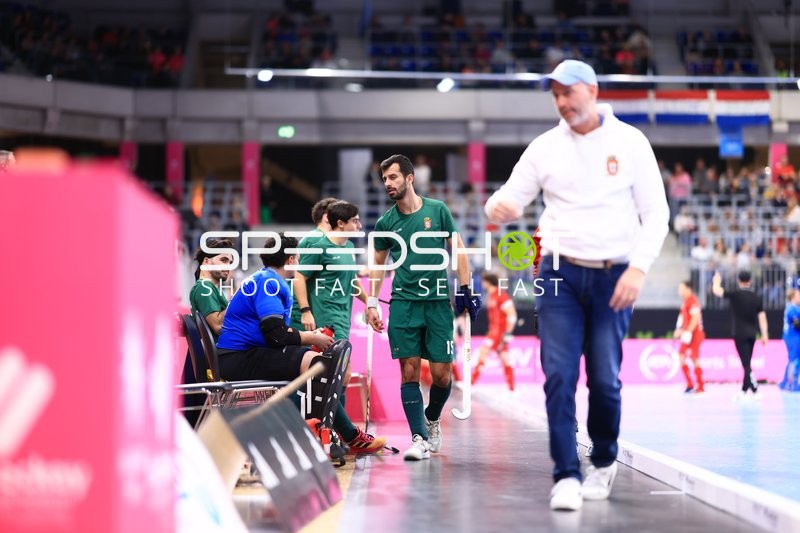 Luís PEREIRA (15; Portugal) an der Seitenlinie