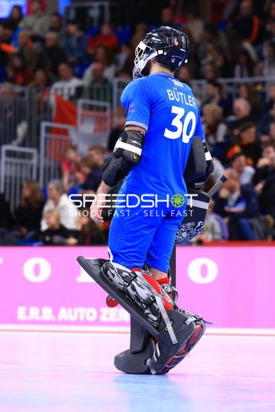 Torwart Timo BÜTLER (30; Schweiz) bereit