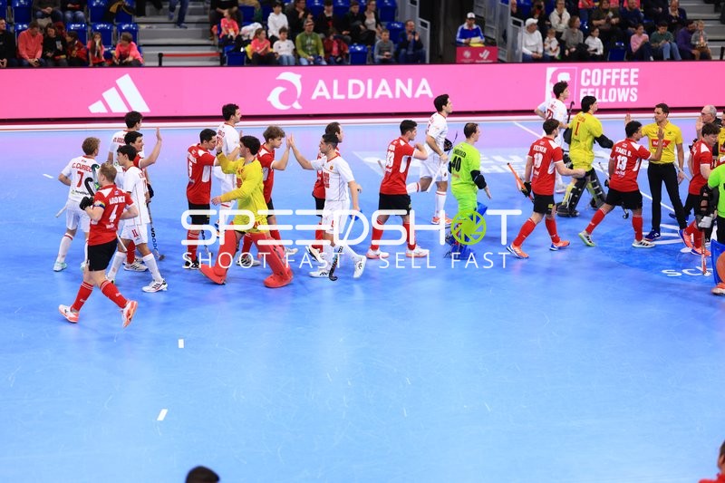 Sebastian EITENBERGER (5; Österreich) und Juan MUÑOZ (9; Spanien) begrüßen sich