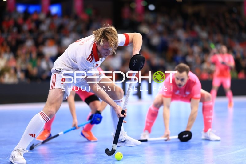 Spannender Zweikampf um Ballbesitz