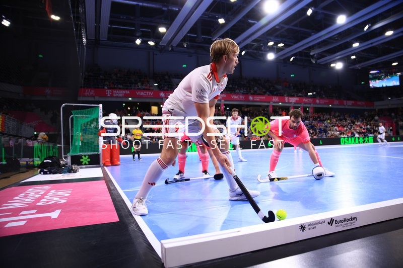 Nicolas Proske (7; Deutschland) mit Ball