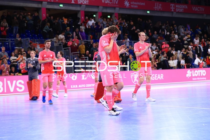 Nik Kerner (22; Deutschland) und Anton Pöhling (12; Deutschland) applaudieren