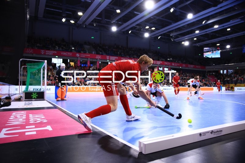 Jacek KUROWSKI (9; Polen) gegen Xaver HASUN (93; Österreich) im Duell