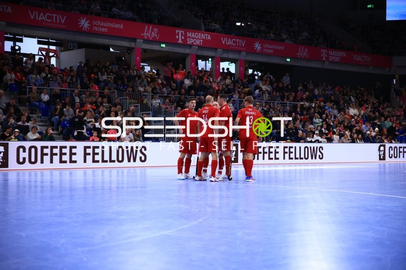 Gracjan JARZYNSKI (7; Polen) und Jakub JANICKI (16; Polen) im Gespräch