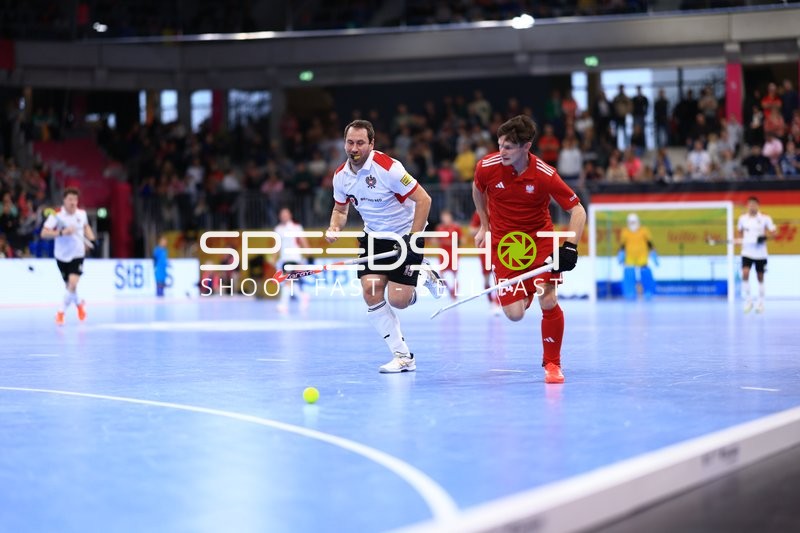 Florian STEYRER (15; Österreich) und Mateusz NOWAKOWSKI (24; Polen) im Laufduell