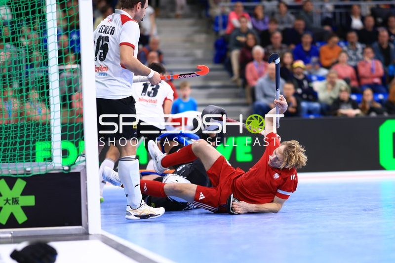 Kampf um den Ball vor dem Tor