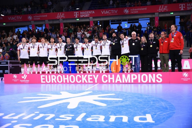 Feiernde Österreich nach EM-Titel