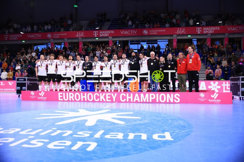 Goldmedaillenfeier von Florian STEYRER (15; Österreich) und Xaver HASUN (93; Österreich)