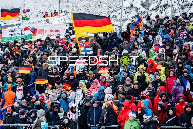 Zuschauer bei Biathlon in Oberhof