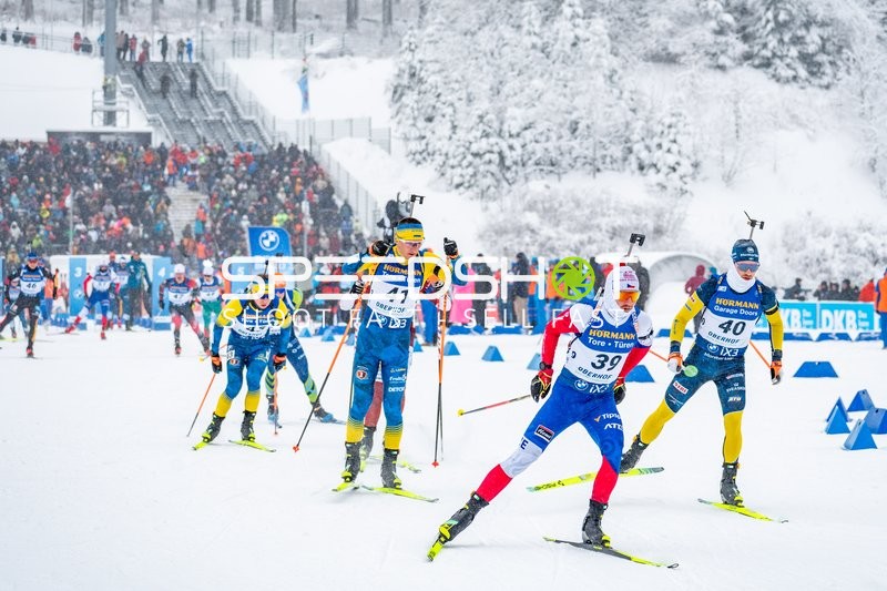Biathleten in Aktion bei Verfolgung