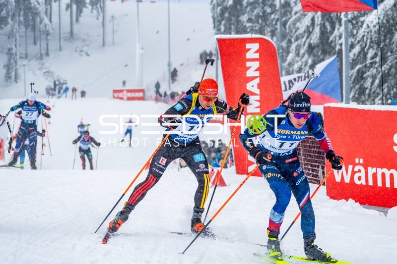 Biathleten kämpfen in Oberhof