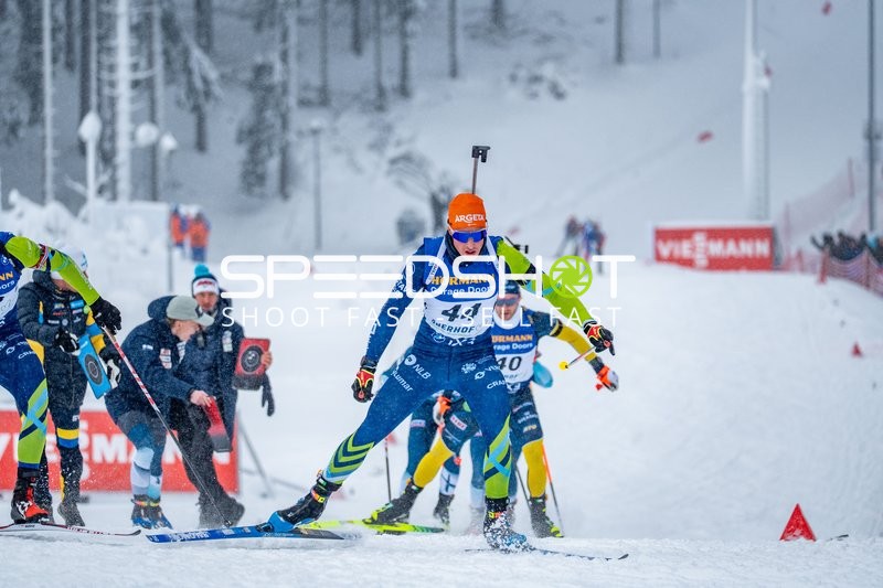 Biathleten in Aktion bei Verfolgung Oberhof