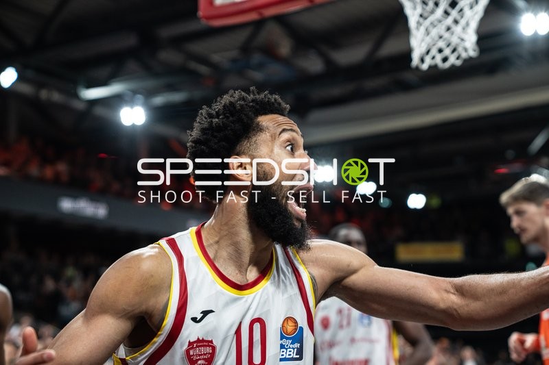 Davion Mintz (10, Würzburg Baskets) mit Emotion auf dem Spielfeld
