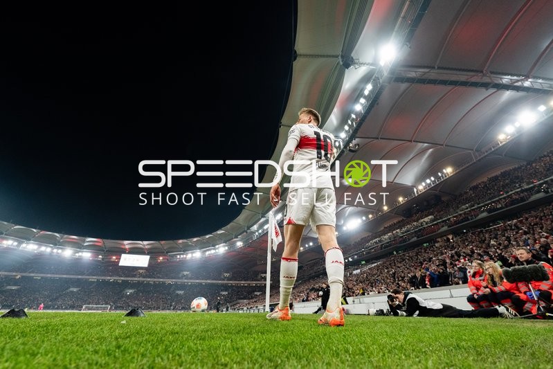 Eckstoßvorbereitung Chris Führich (10; VfB Stuttgart)