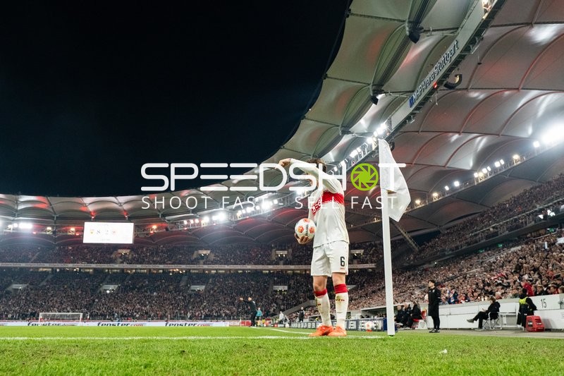 Eckstoß Vorbereitung Angelo Stiller (6; VfB Stuttgart)