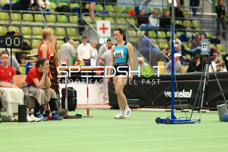 Athletin mit Startnummer 445 im Glaspalast