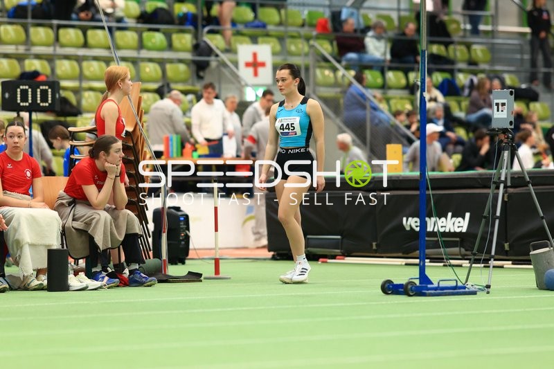 Athletin mit Startnummer 445 im Glaspalast