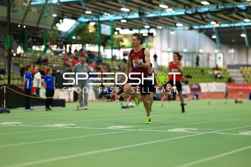 Athlet sprintet im Glaspalast