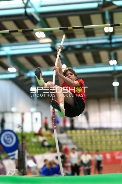 Stabhochsprung im Glaspalast