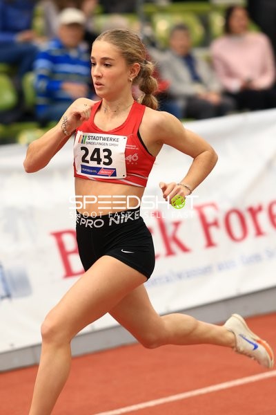 Startnummer 243 beim Sprung