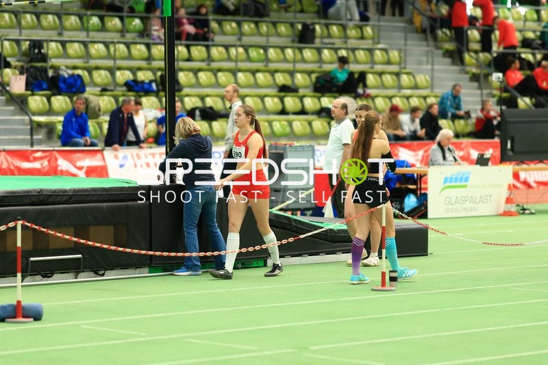 Athletinnen beim Hochsprung