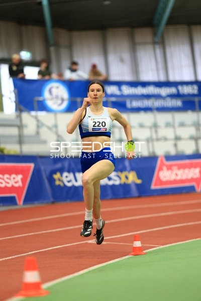 Startnummer 220 beim Weitsprung
