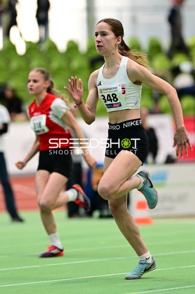 Sprinterin mit Startnummer 348 im Glaspalast