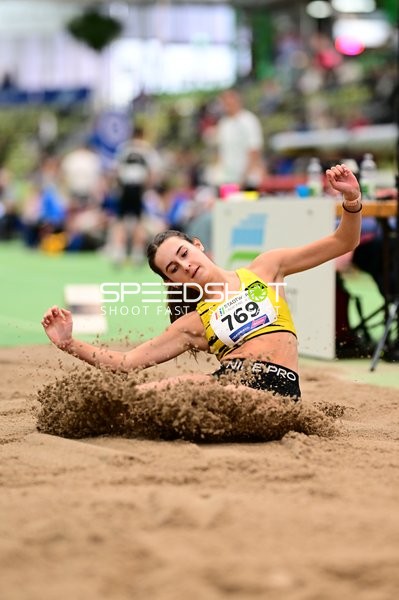 Athletin beim Weitsprung