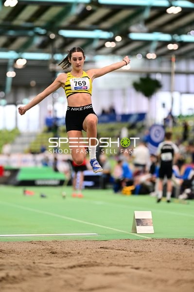 Athletin beim Weitsprung