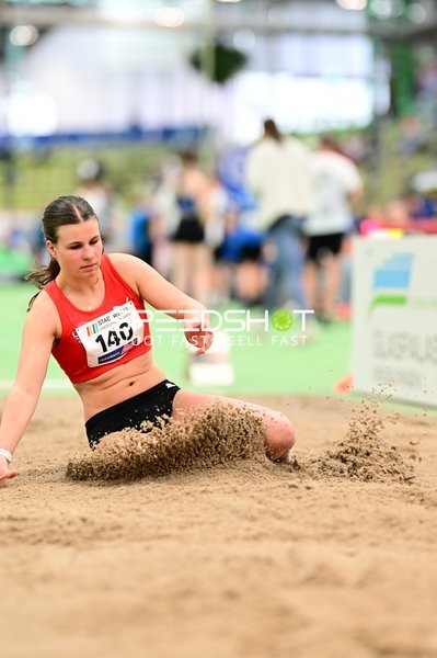 Startnummer 140 beim Weitsprung