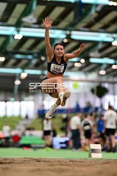 Weitsprung im Glaspalast