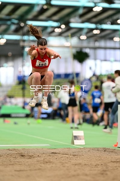 Weitsprung im Glaspalast