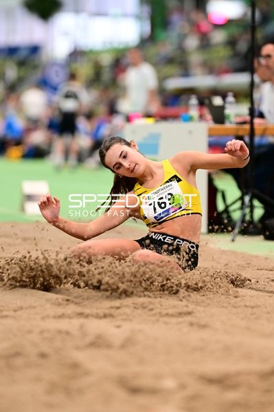 Athletin beim Weitsprung