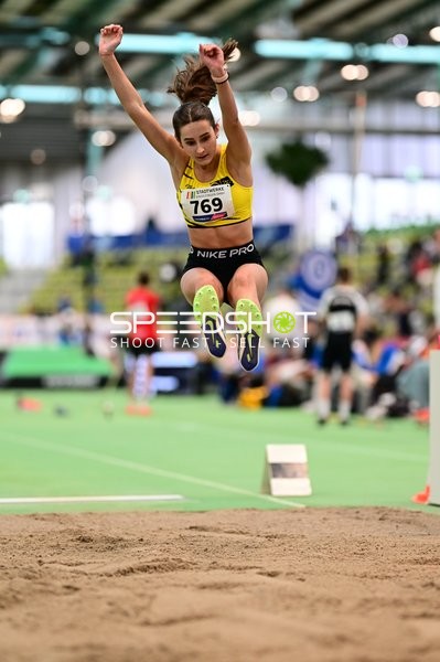 Weitsprung im Glaspalast