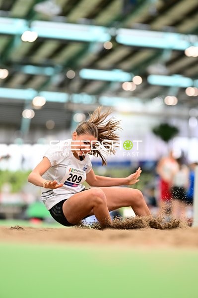 Weitsprung im Glaspalast