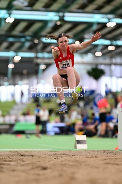 Weitsprung im Glaspalast