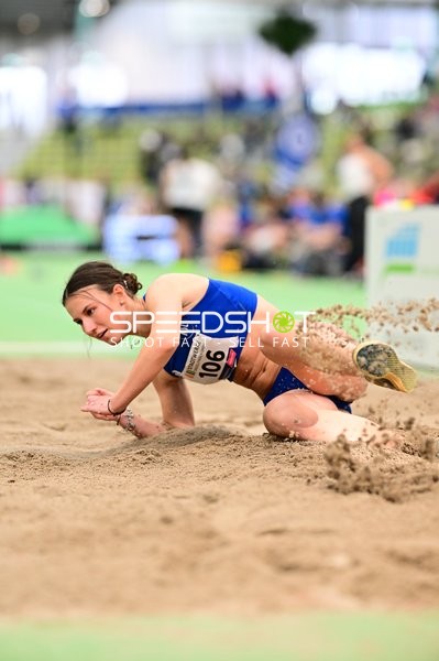 {null_106} beim Weitsprung