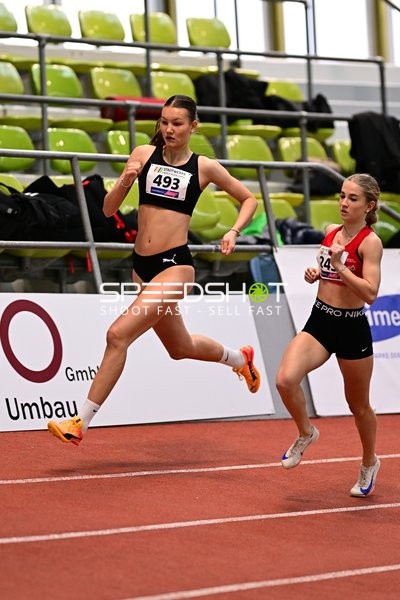 Athletinnen sprinten im Glaspalast