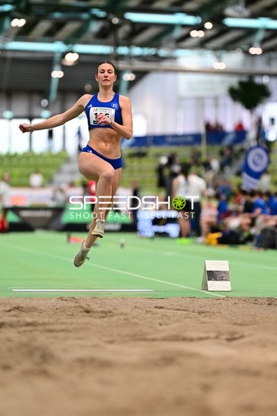 Athletin beim Weitsprung