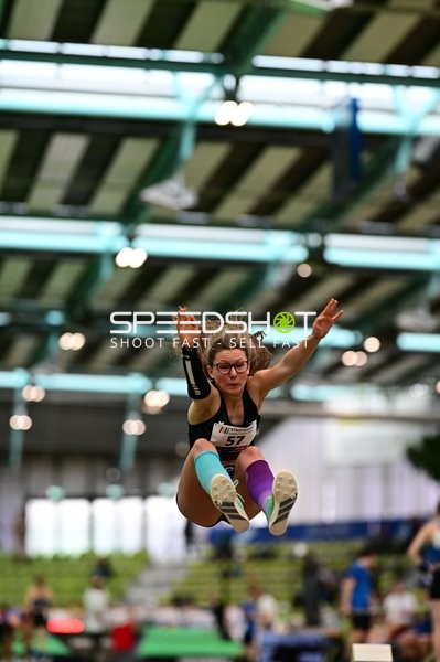 Startnummer 57 beim Weitsprung