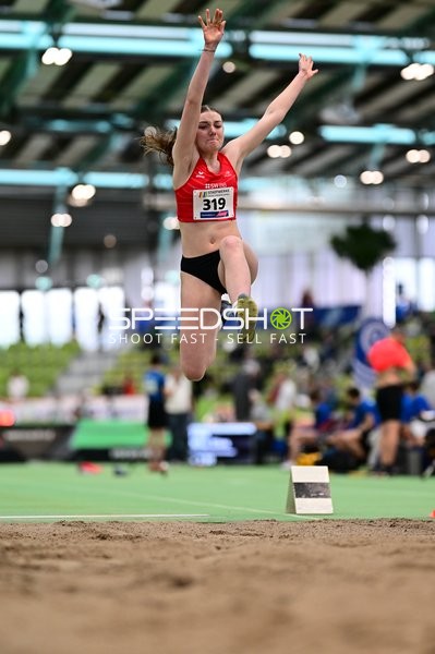 Weitsprung im Glaspalast