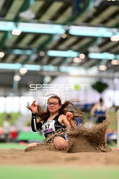 Weitsprung im Glaspalast