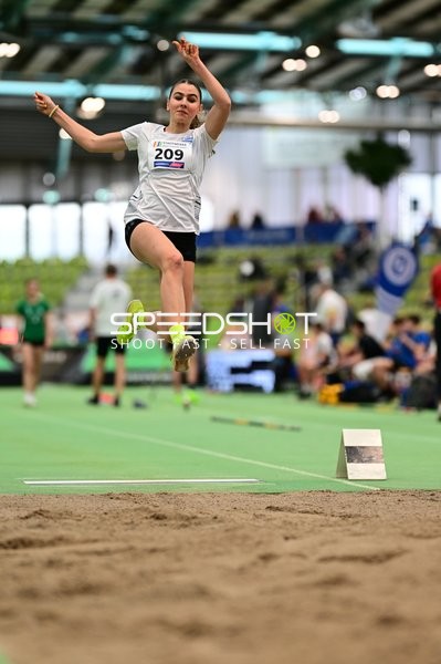 Athletin 209 beim Weitsprung