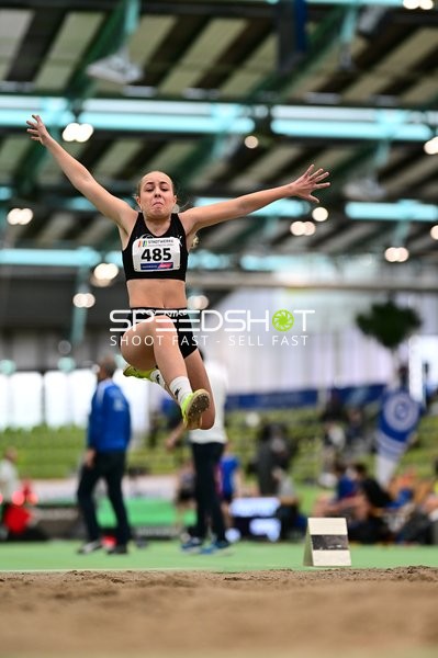 Weitsprung im Glaspalast