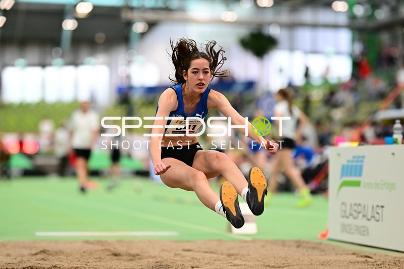 Weitsprung im Glaspalast