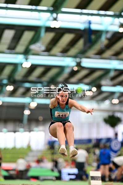 Athletin beim Weitsprung