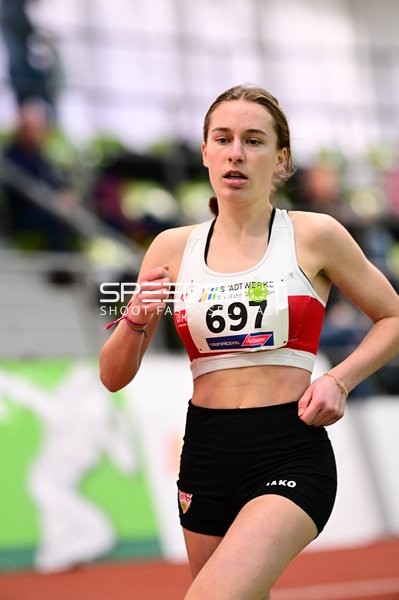 Startnummer 697 läuft im Glaspalast