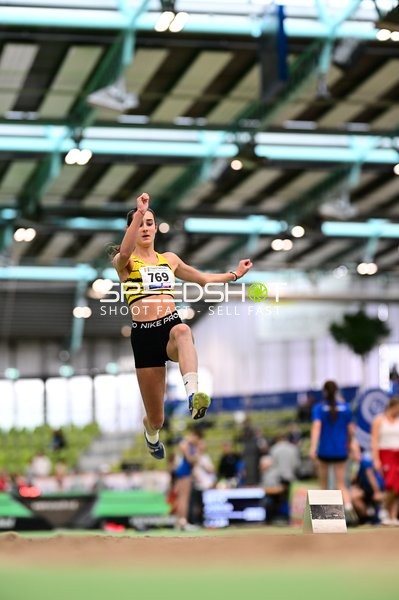 Weitsprung im Glaspalast