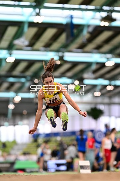 Athletin beim Weitsprung