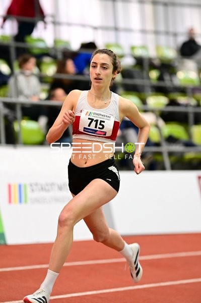 Athletin mit Startnummer 715 im Glaspalast